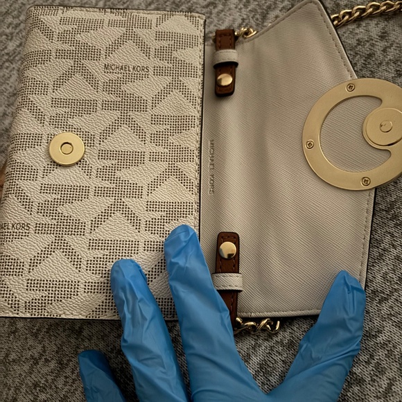 NWOT Michael Kors Hudson Vanilla Crossbody Adjustable Handbag w/Lots of Features - Picture 11 of 14